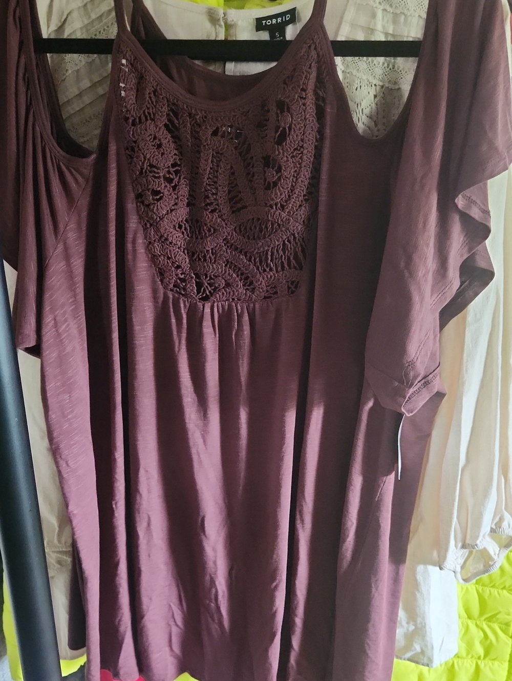 Torrid 3 Deep Mahogany crochet cold-shoulder tunic